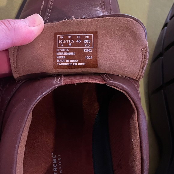 Clarks Men's Brown/Burgundy Leather Slip-On Loafers - Picture 3 of 8